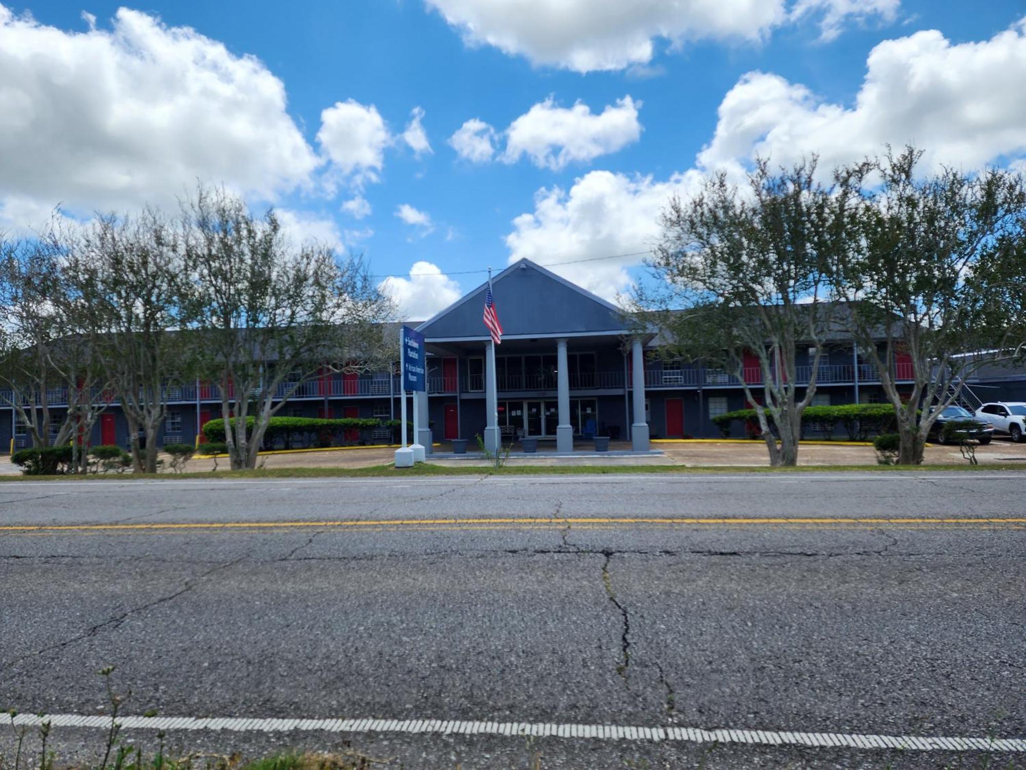 Red Carpet Inn - Houma Bagian luar foto