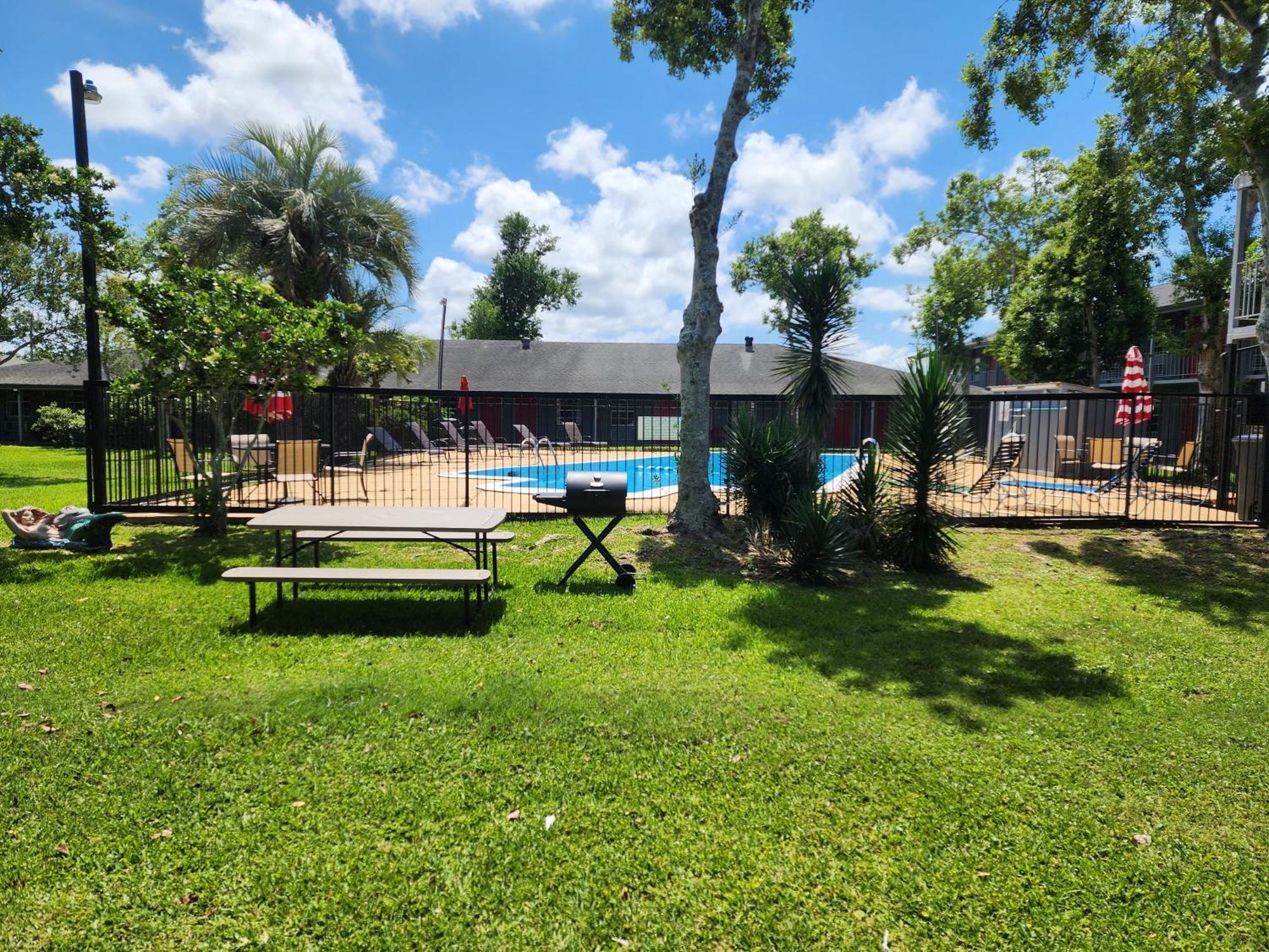 Red Carpet Inn - Houma Bagian luar foto