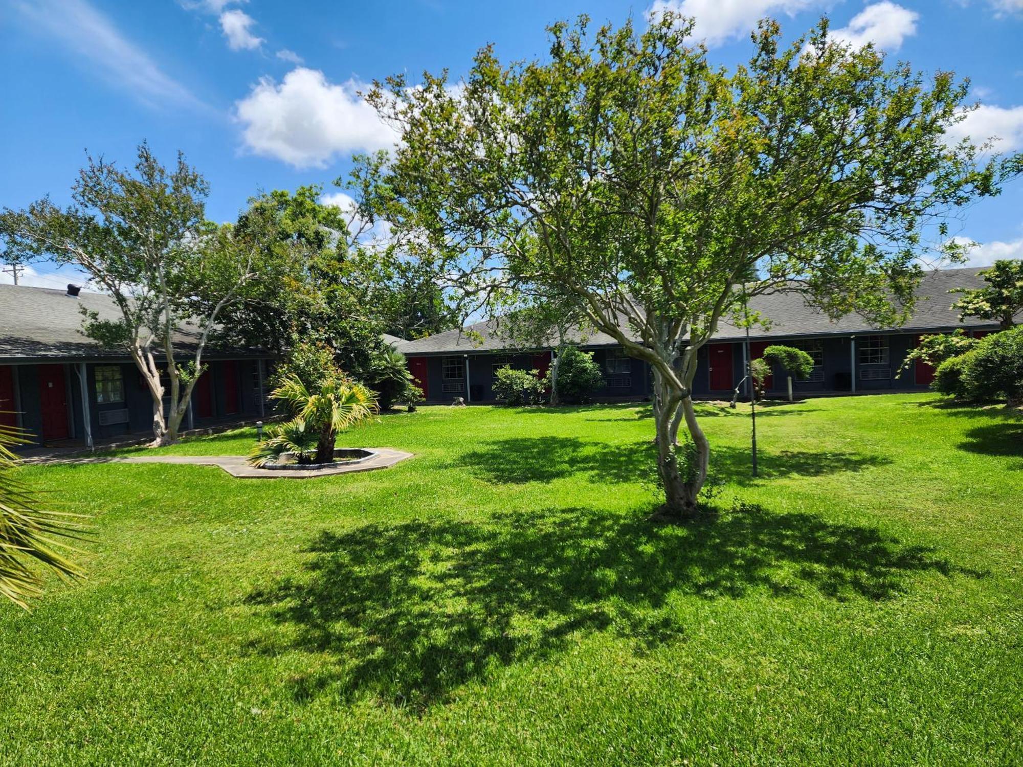 Red Carpet Inn - Houma Bagian luar foto